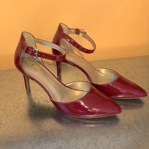 Bandolino Dark Red Patent Heels w Ankle Strap Sz 8
